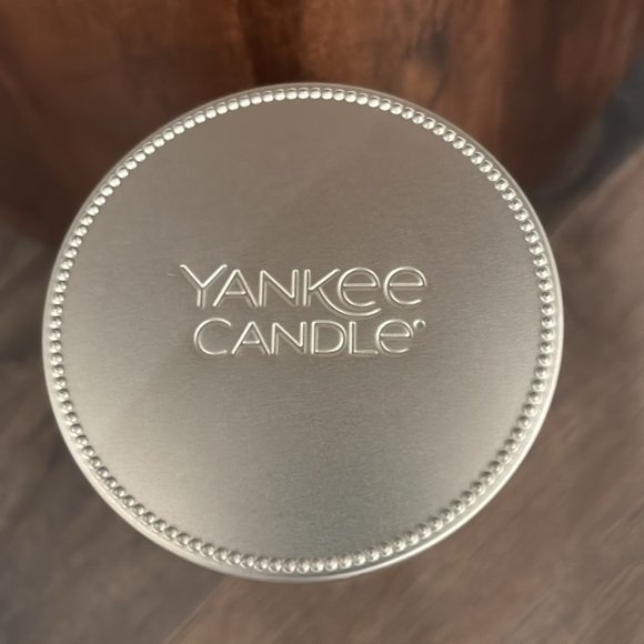 Yankee Candle Parisian Holiday Brunch, Orange,Buttery Croissant,Raspberry,1 wick - Picture 2 of 4